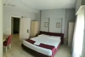 Theranda Hotel, Тирана