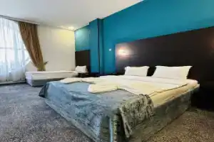 Crossway Hotel, Баку