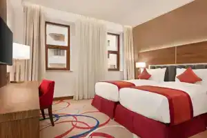 Ramada Hotel & Suites by Wyndham Yerevan, Ереван
