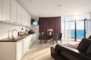 Апартаменты LS-Wine And Sunset с видом на море с 5 этажа, Алушта