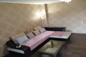 Квартира двухкомнатная на Архитекторов, Омск