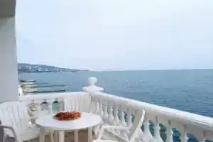 Меблированные комнаты На волне, Алупка