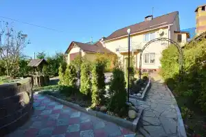 Частный Дом под Липой, Большой Тростенец