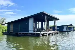 Чайка нa Реке Саpатoвка Частный Дом, Энгельс