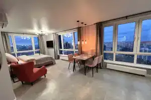 Квартира с 3-мя Панорамными Окнами на 33 Этаже, Москва