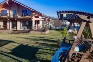 Дом для отдыха с кинотеатром, террасой и джакузи, Гончарное