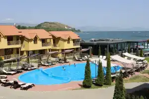 Отель Best Western Bohemian Resort, Севан