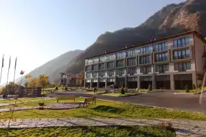 Yurd Hotel, Гах