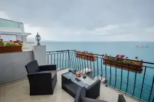 Мини-отель «Мечта», эллинг 340, Утес