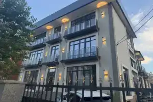 Меблированные комнаты Виктория, Адлер