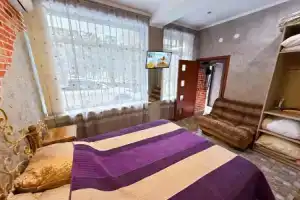 Апартаменты Статус на Кирова 10 в Ялте 1