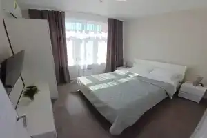 Квартира с Бacсeйнoм в ЖК Кипарис 298, Сукко