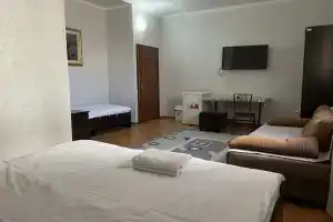 Almaty Five Seasons Hotel&Hostel, Алматы