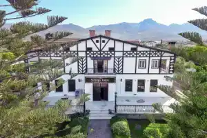 The Ship Inn Hotel, Кирения