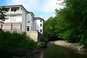 Гостевой дом у речки, Лоо