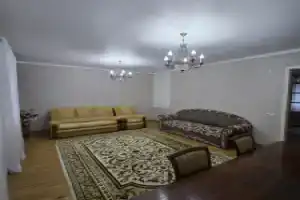 Апартаменты «Двухэтажный дом в центре»
