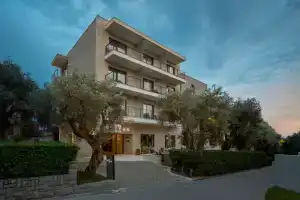 Hotel «Eleven», Петровац