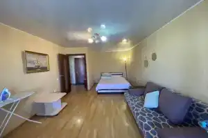 Квартира светлая на Цюрупы, 84, Уфа
