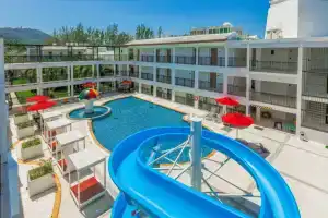 Отель Holiday Inn Resort Phuket Karon Beach by IHG, Карон