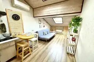 Квартира уютная двухуровневая мансарда, Геленджик