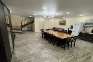 Апартаменты пятикомнатные в таунхаусе на Банном