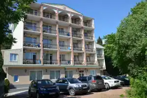 Меблированные комнаты Алвис, Алушта
