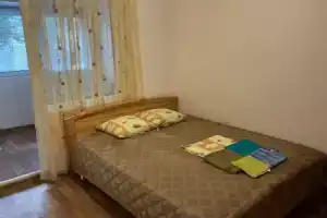 Apartments Gagarina, Утес