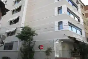 Freddy's Hotel, Тирана
