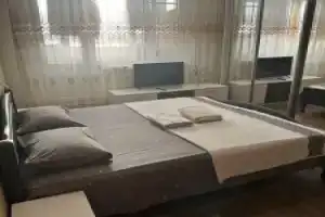 Квартира со всеми удобствами, Пойковский