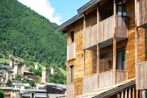 Hotel «Lahili», Местиа