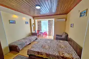 Квартира Студия Номера на Пляже 150/2 (с кухней), Ейск