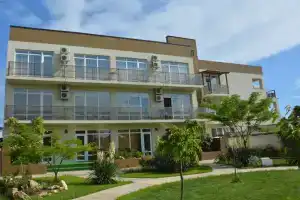 Гостевой дом «Лео», Штормовое