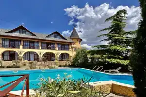 Меблированные комнаты Камелот, Коктебель