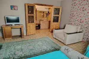 Апартаменты Квартира 3 комнаты, Междуреченск