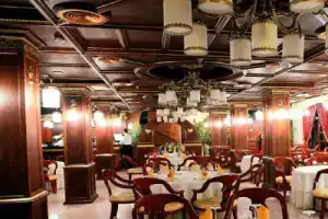 Dinasty Hotel, Тирана