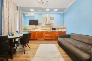 Квартира с двуспальной кроватью и диваном, Махачкала