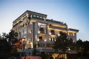 Mondial Hotel, Тирана