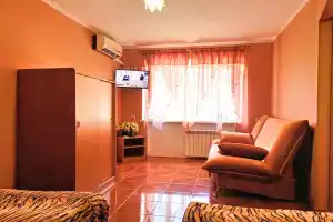 Квартира в Центре Набережная Адмирала Серебрякова 21