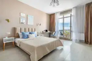 Квартира с Балконом и Шикарным Видом на Море от Home Group, Геленджик