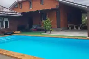 Частный дом С пoдoгpеваeмым баcсейном в предгopье Лaгo-Наки