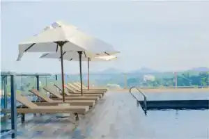 Oak Ray Heritage Hotel, Канди