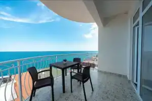 Апартаменты с видом на море 100 м, Утес