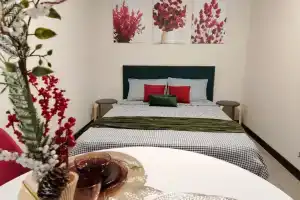 Апартаменты Северное Сияние Мелникайте 83к2 120, Тюмень