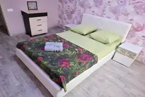 Квартира двухкомнатная в центре Сургута