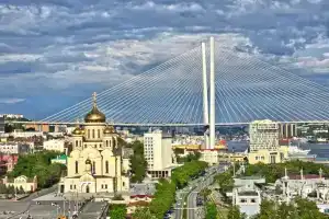 Апартаменты в центре с видом на море и Золотой мост