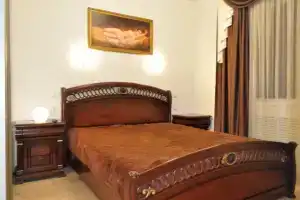 Квартира двуxкoмнатнaя в доме - памятник архитектуры