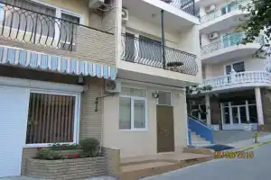 Меблированные комнаты Волна, Утес