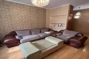 Квартира Назарбаева 44 сталинская планировка, Караганда