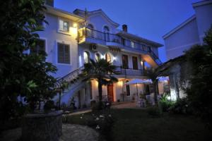 Rose Garden Hotel, Шкодер