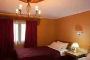 Brilant Antik Hotel, Тирана